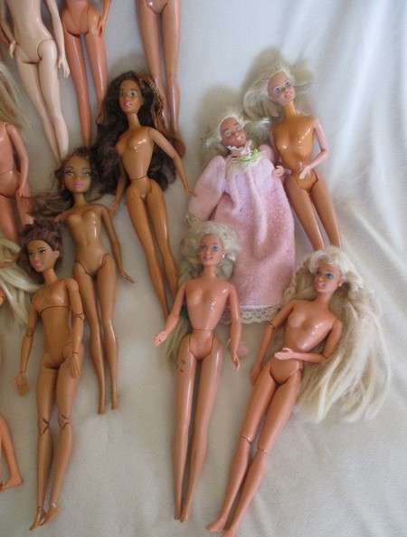 Doll restorer bargain!!  17 dolls (mainly Barbie) incl. 1960's Marlo Flip?/TNT? & soft body Barbie
