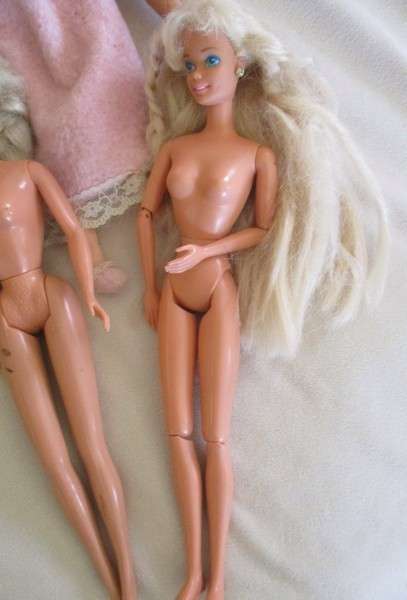 Doll restorer bargain!!  17 dolls (mainly Barbie) incl. 1960's Marlo Flip?/TNT? & soft body Barbie