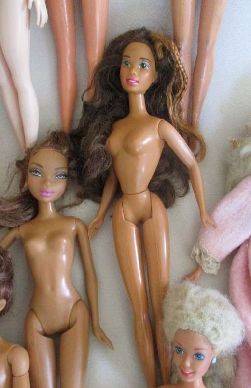 Doll restorer bargain!!  17 dolls (mainly Barbie) incl. 1960's Marlo Flip?/TNT? & soft body Barbie