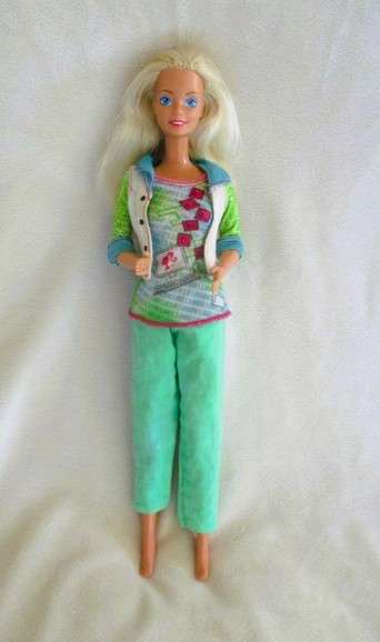 Vintage Mattel Barbie doll in cute outfit -  Knees bend