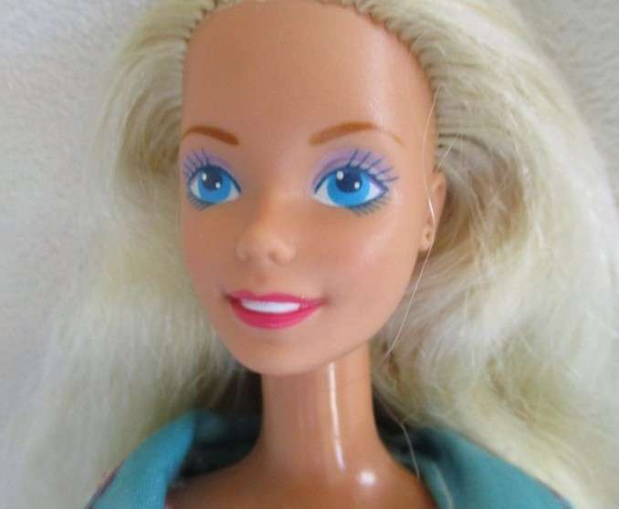 Vintage Mattel Barbie doll in cute outfit -  Knees bend