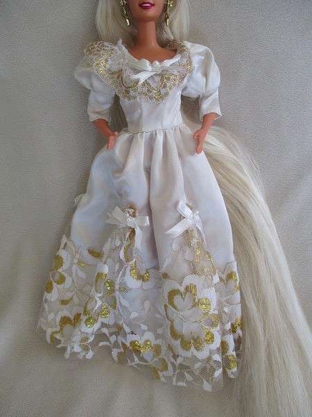 Vintage  Mattel  Barbie doll with the longest hair ever with original earrings - knees bend