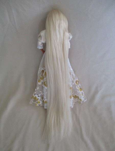Vintage  Mattel  Barbie doll with the longest hair ever with original earrings - knees bend