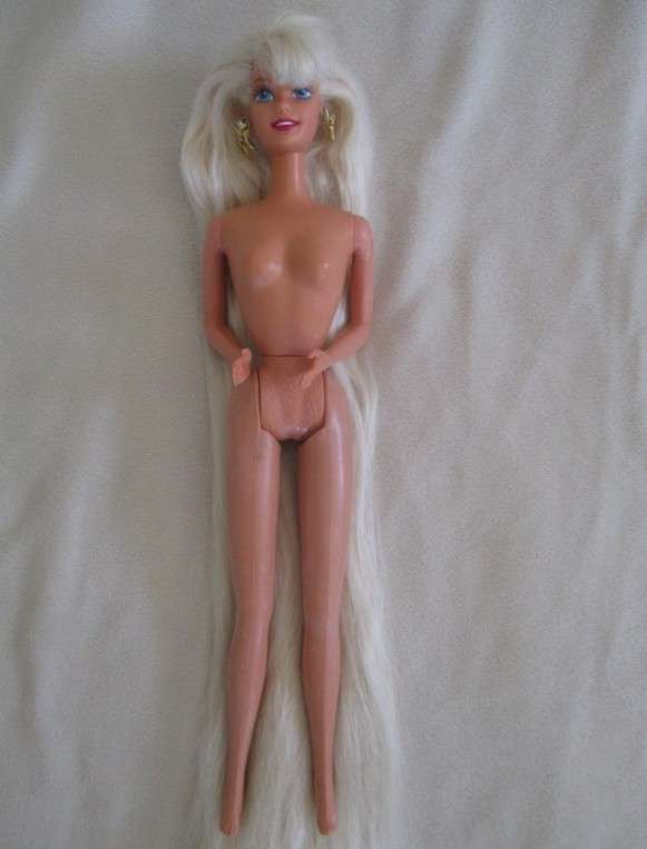Vintage  Mattel  Barbie doll with the longest hair ever with original earrings - knees bend