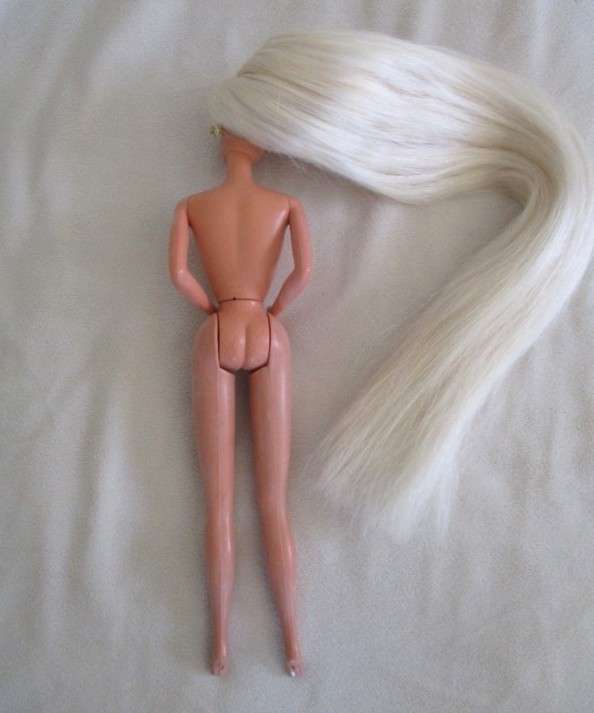 Vintage  Mattel  Barbie doll with the longest hair ever with original earrings - knees bend