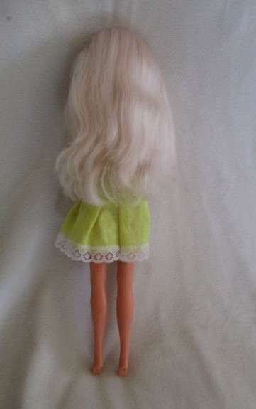A vintage Petra? doll (German version of Barbie) -  Knees bend