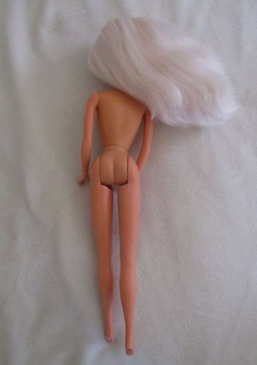 A vintage Petra? doll (German version of Barbie) -  Knees bend