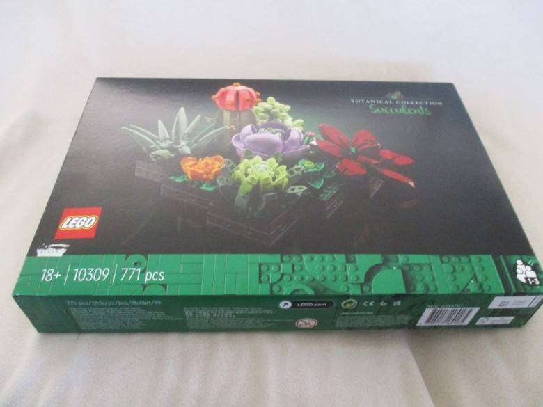 Lego Botanical Collection - succulents - complete in box. Decor set no 10309