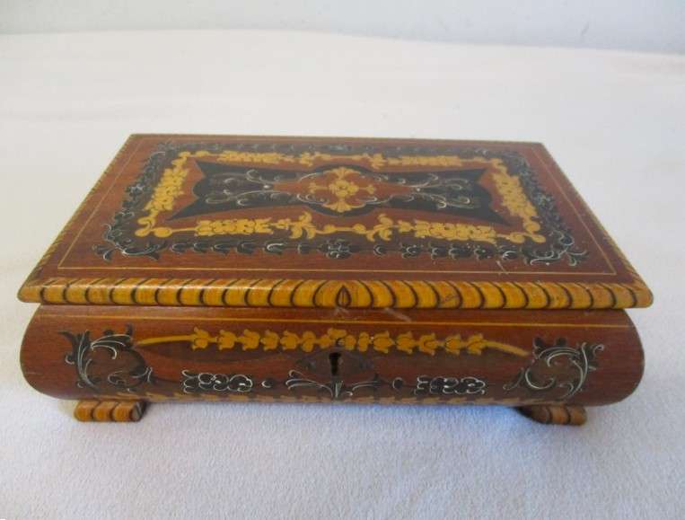 Beautiful Sorrento, Italy inlaid  jewellery box