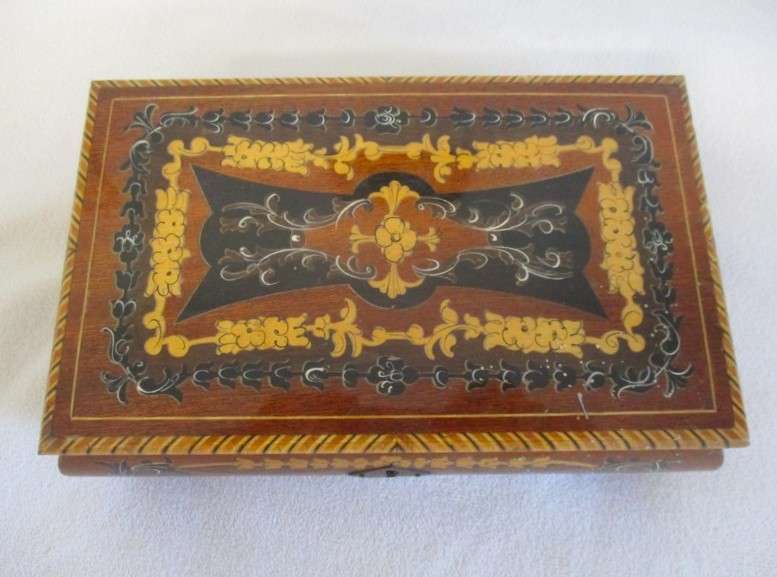 Beautiful Sorrento, Italy inlaid  jewellery box