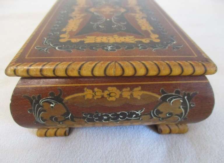 Beautiful Sorrento, Italy inlaid  jewellery box