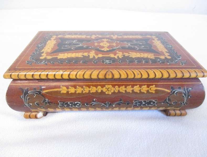 Beautiful Sorrento, Italy inlaid  jewellery box