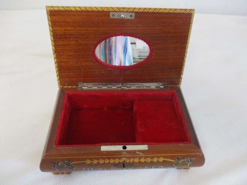 Beautiful Sorrento, Italy inlaid  jewellery box