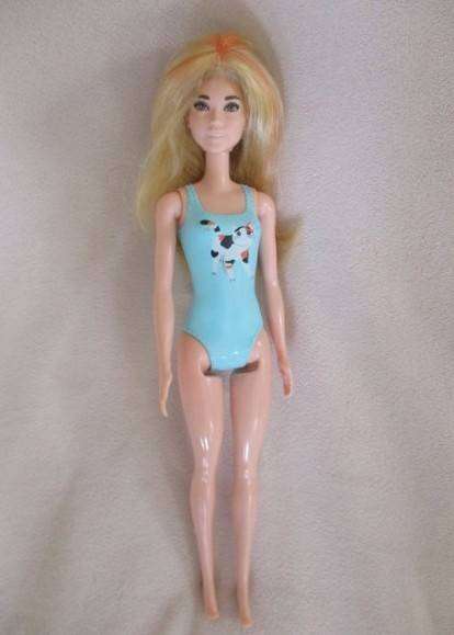 Unusual Mattel Barbie with two wigs for different looks!