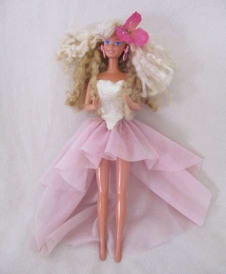 Gorgeous vintage Mattel Barbie with two tone layered crimped hair and original earrings - knees bend