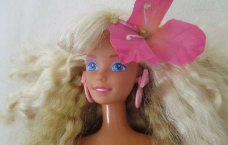 Gorgeous vintage Mattel Barbie with two tone layered crimped hair and original earrings - knees bend