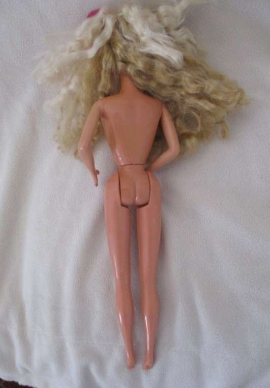 Gorgeous vintage Mattel Barbie with two tone layered crimped hair and original earrings - knees bend