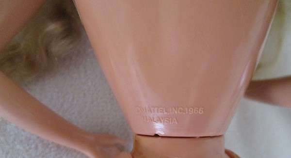 Gorgeous vintage Mattel Barbie with two tone layered crimped hair and original earrings - knees bend