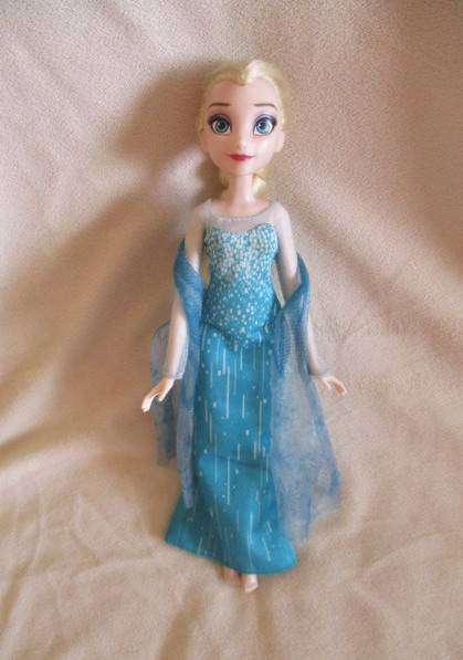 Collectable Hasbro Disney Elsa doll from Frozen - original dress and hairstyle