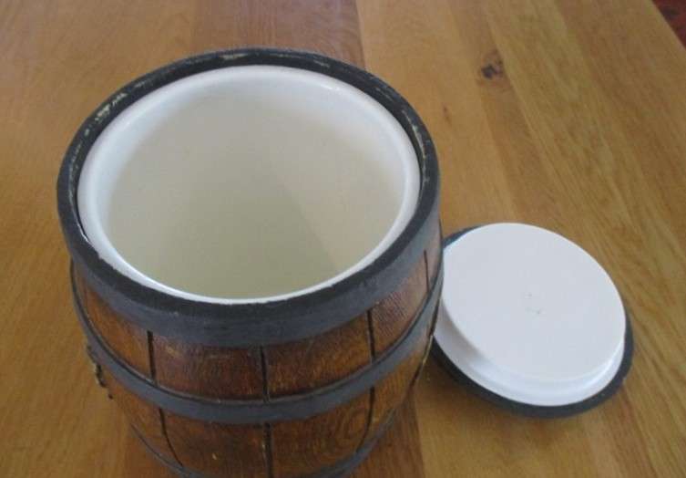 Eish!  Amusing wooden ice bucket