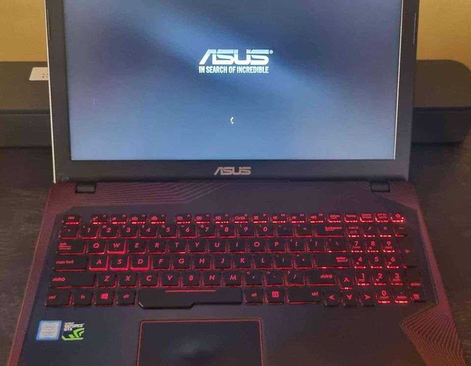 Asus Gaming Laptop i7 7700 / 16GB RAM / GTX 1050