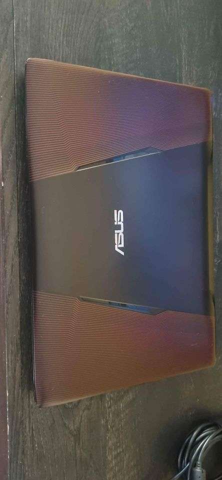 Asus Gaming Laptop i7 7700 / 16GB RAM / GTX 1050