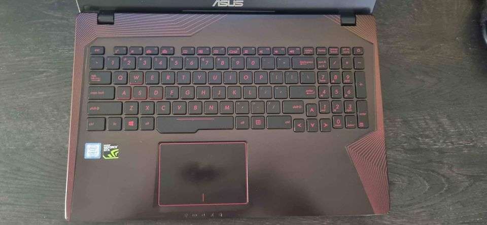 Asus Gaming Laptop i7 7700 / 16GB RAM / GTX 1050