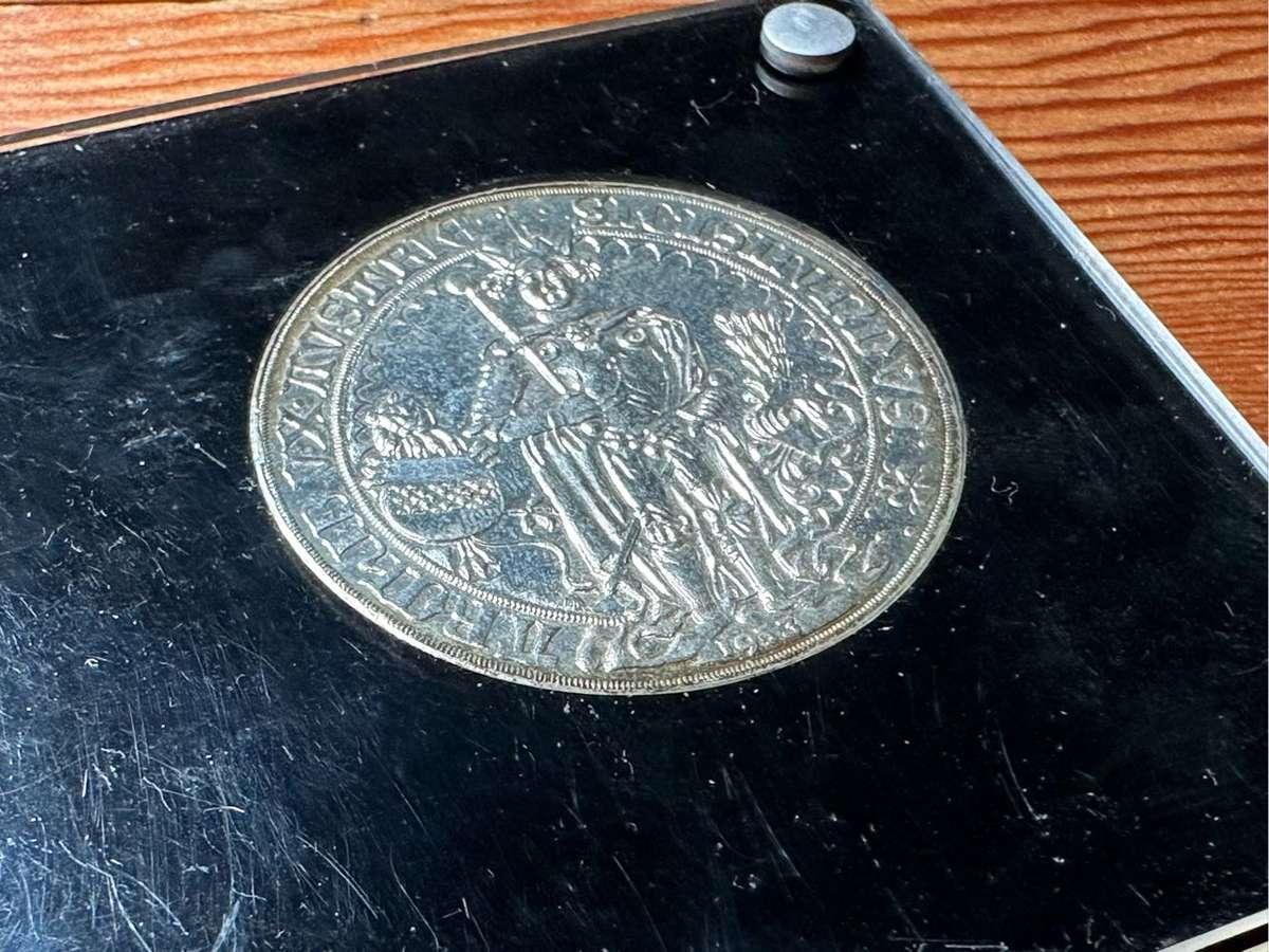 Set of 2 silver coins