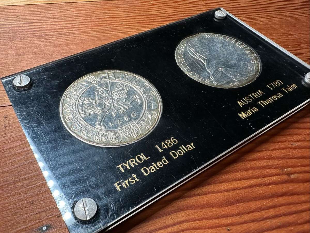 Set of 2 silver coins