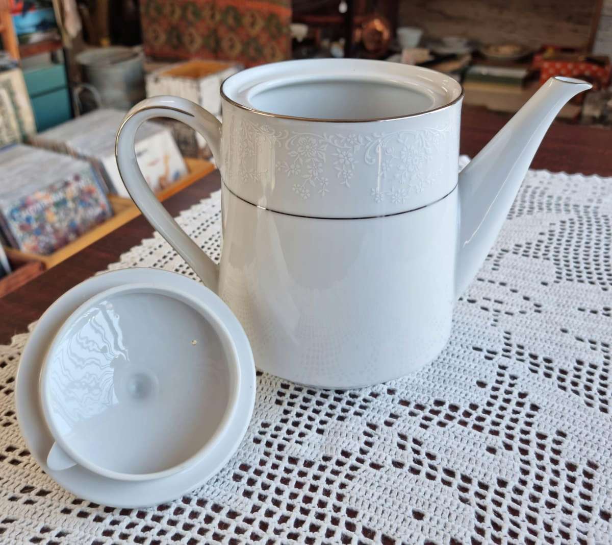 Contemporary NORITAKE Fine China ( Sri Lanka)  "TAHOE" 2585