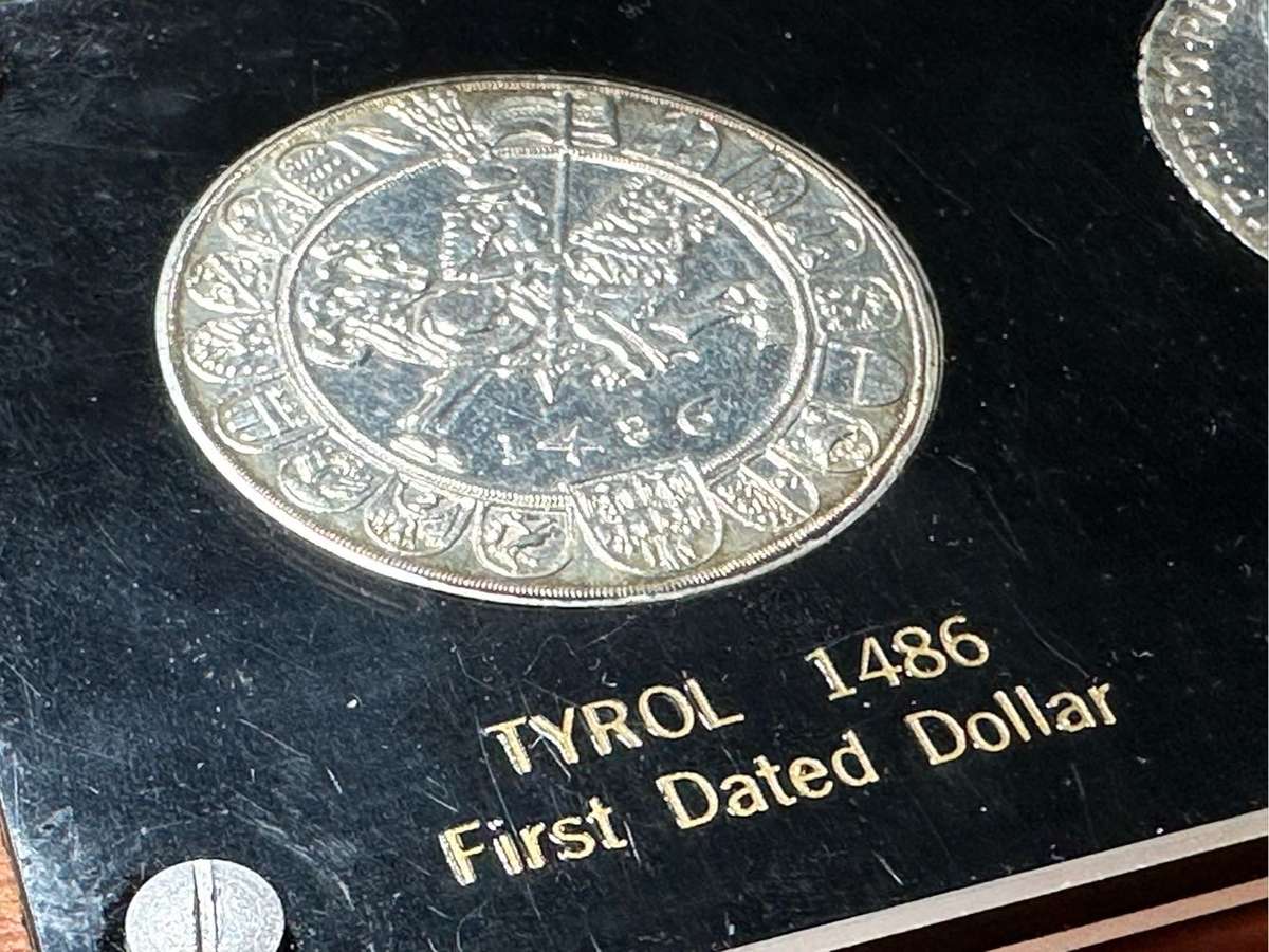 Set of 2 silver coins