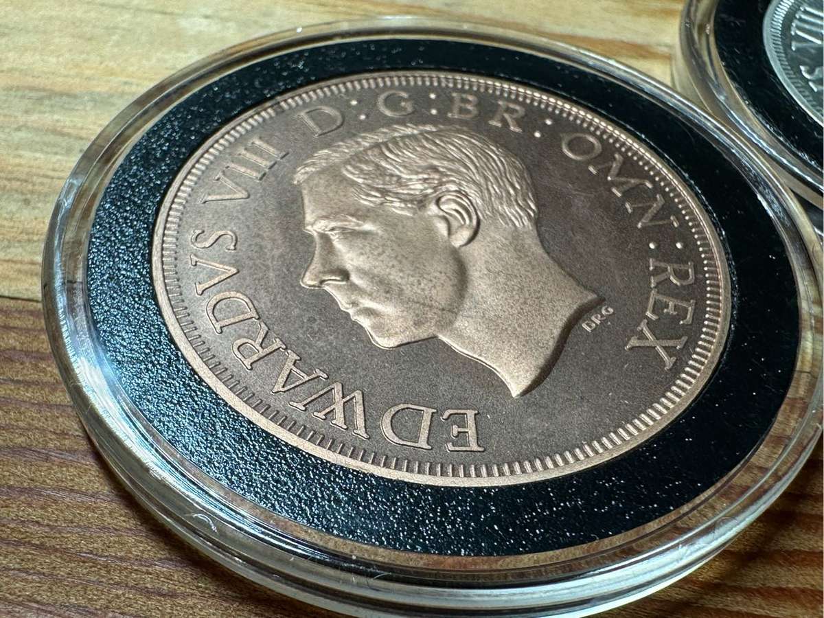 A set of 2 1937 5 shilling pattern coins ( silver & bronze )