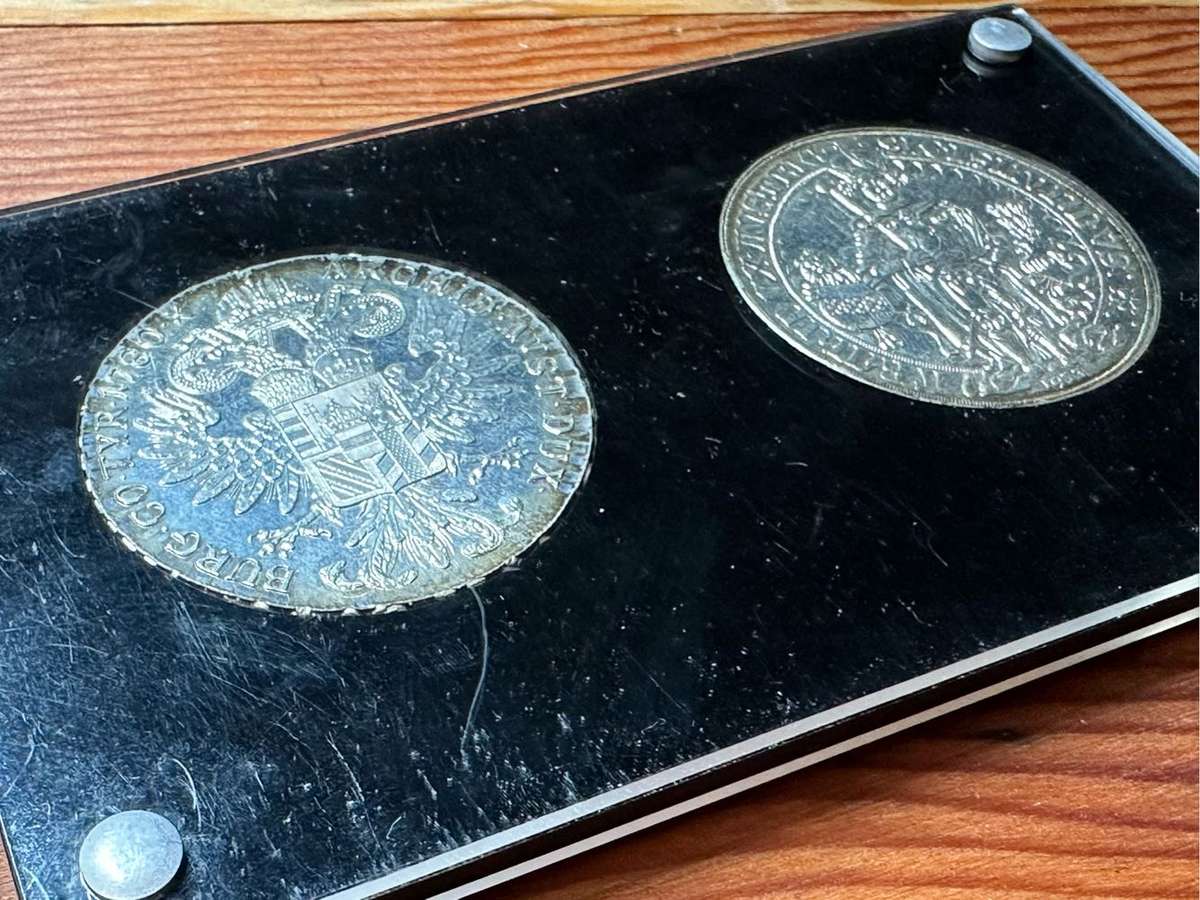 Set of 2 silver coins