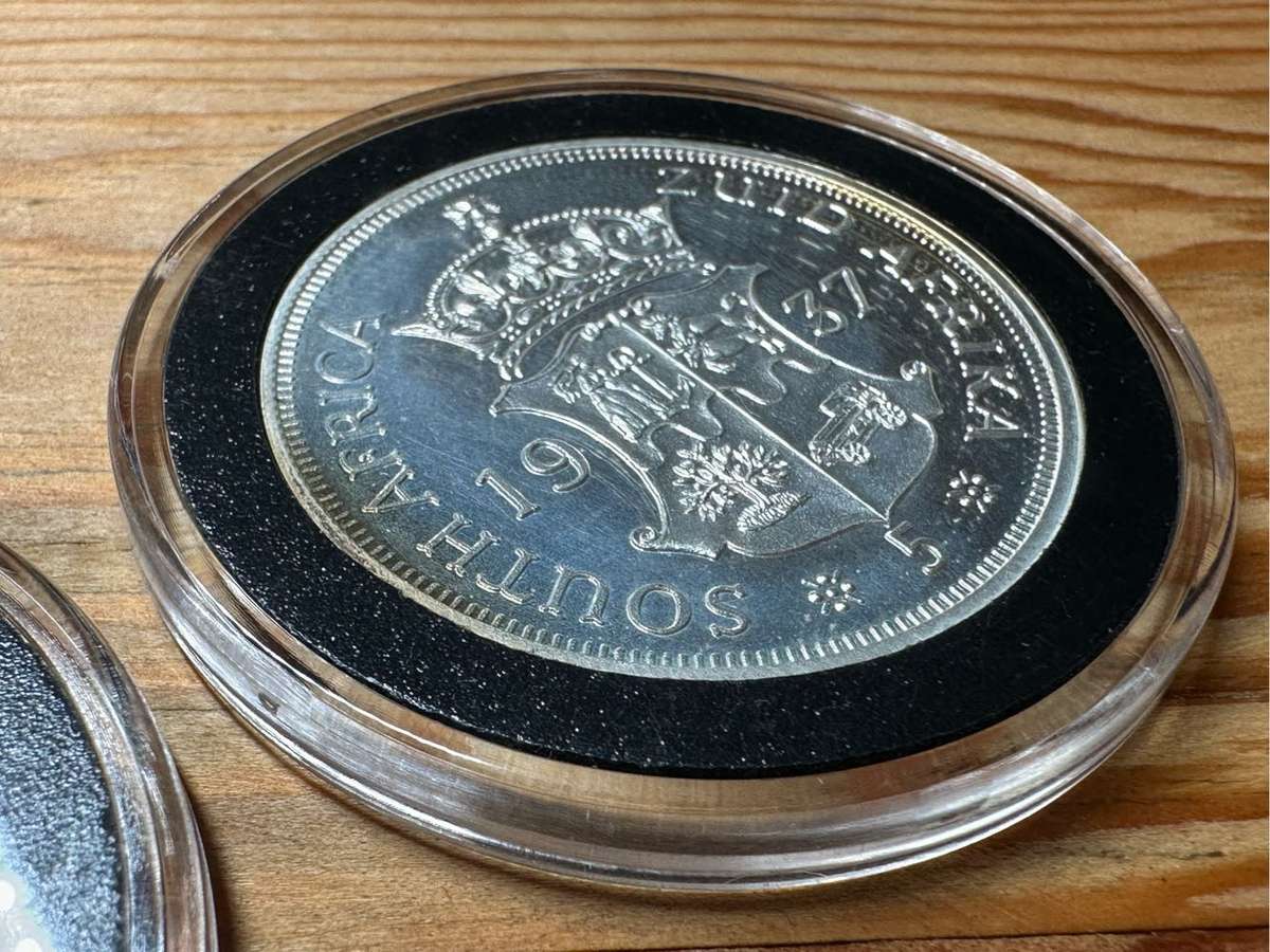 A set of 2 1937 5 shilling pattern coins ( silver & bronze )