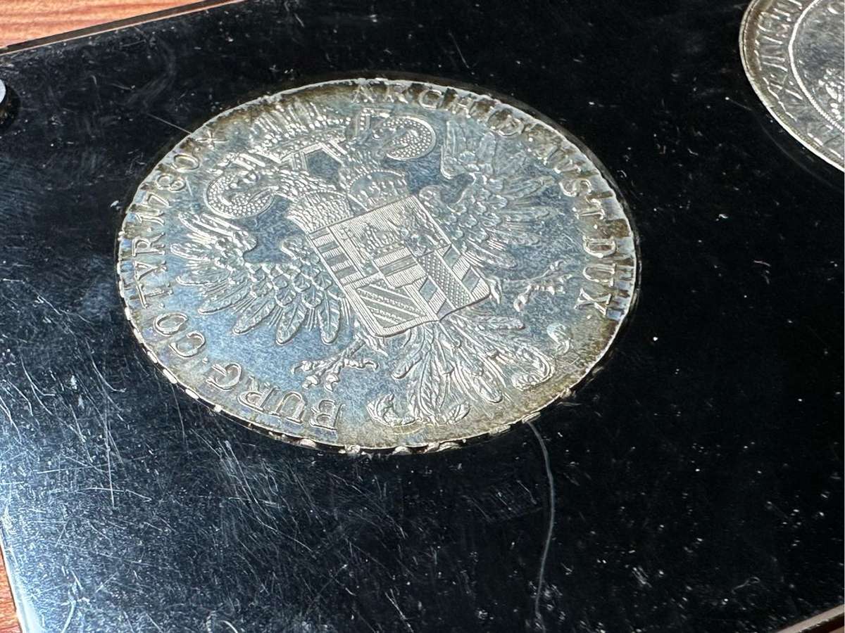 Set of 2 silver coins