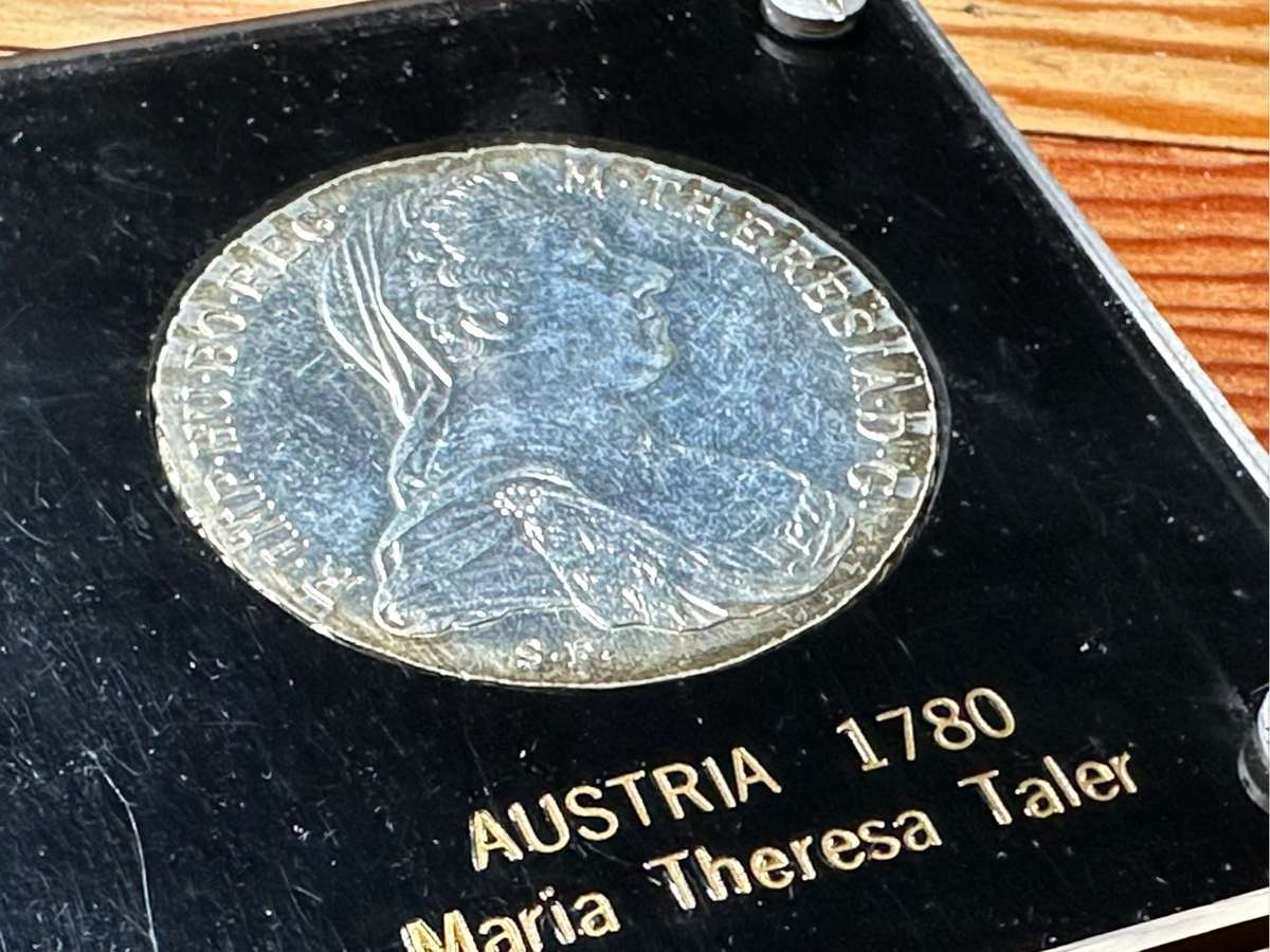 Set of 2 silver coins