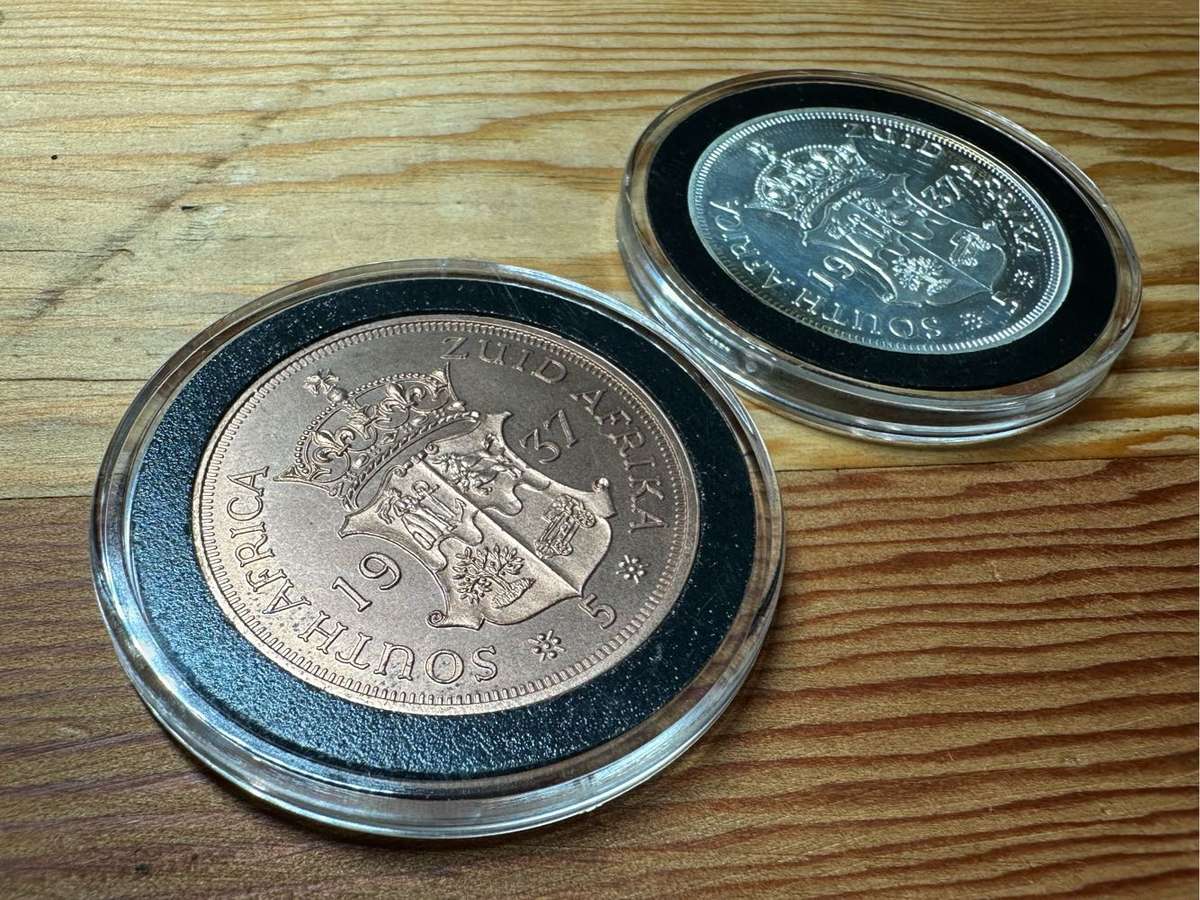 A set of 2 1937 5 shilling pattern coins ( silver & bronze )