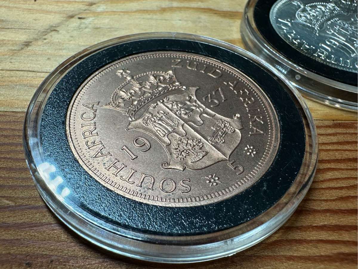 A set of 2 1937 5 shilling pattern coins ( silver & bronze )