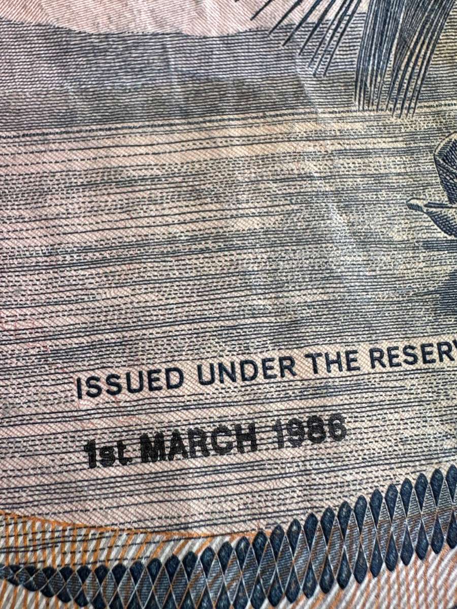 10 Kwacha Bank Note - 1 st March 1986 ( rare note )