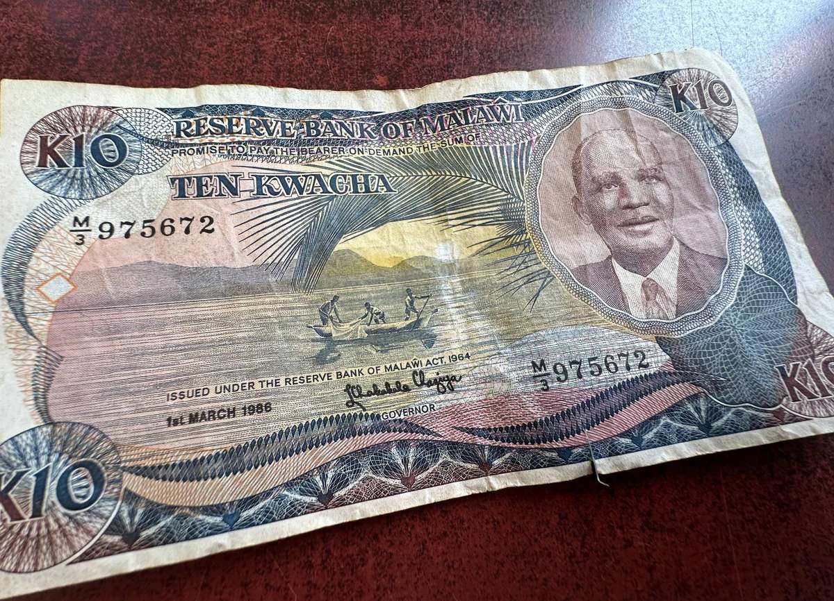 10 Kwacha Bank Note - 1 st March 1986 ( rare note )