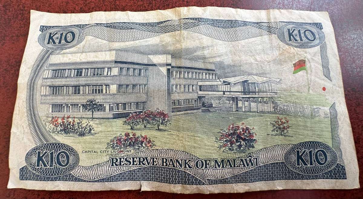 10 Kwacha Bank Note - 1 st March 1986 ( rare note )