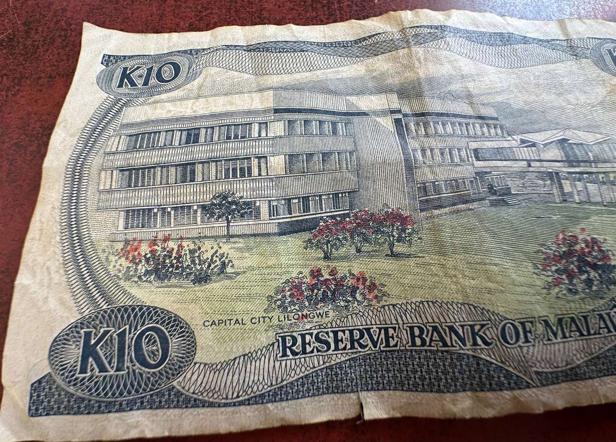 10 Kwacha Bank Note - 1 st March 1986 ( rare note )