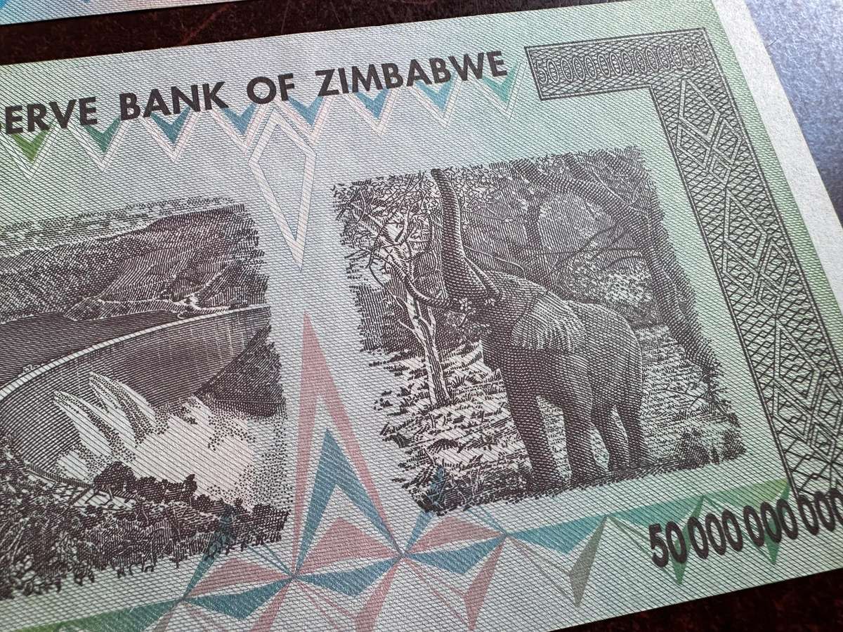 Trillion Dollar AA series Zimbabwe bank notes ( x4 )