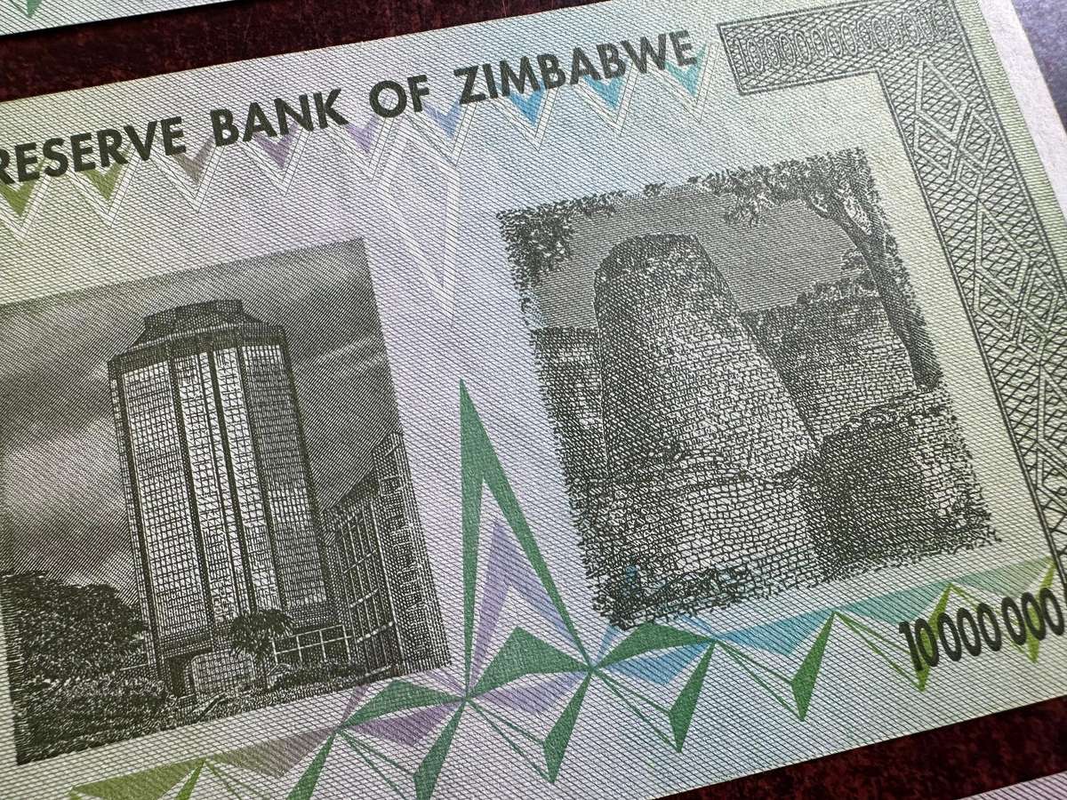 Trillion Dollar AA series Zimbabwe bank notes ( x4 )