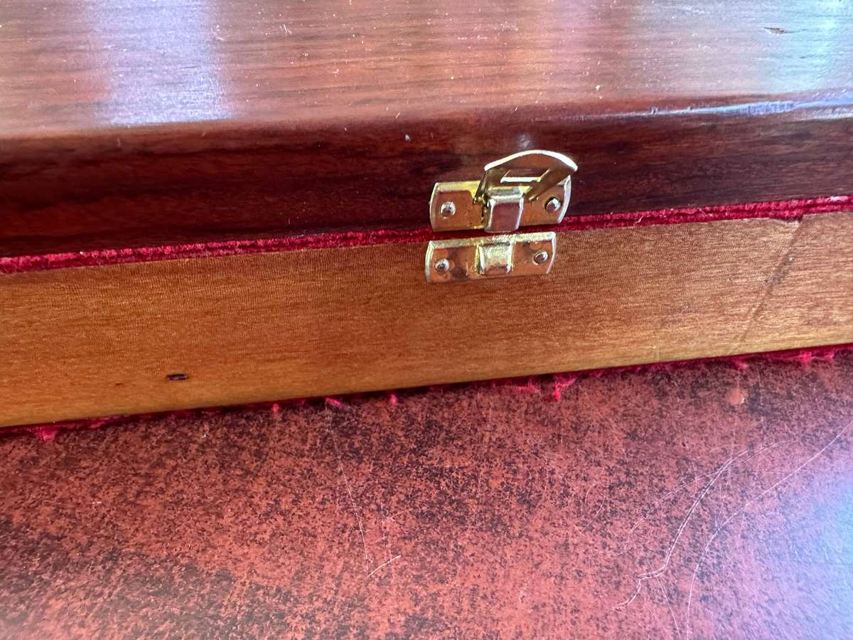 A stunning double side C. Koekemoer handmade knife in stunning display box