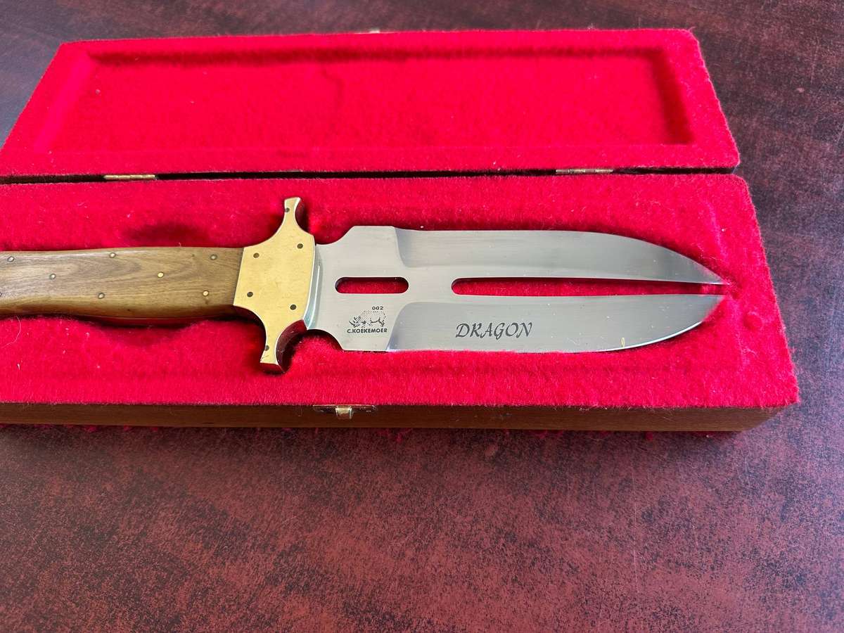 A stunning double side C. Koekemoer handmade knife in stunning display box