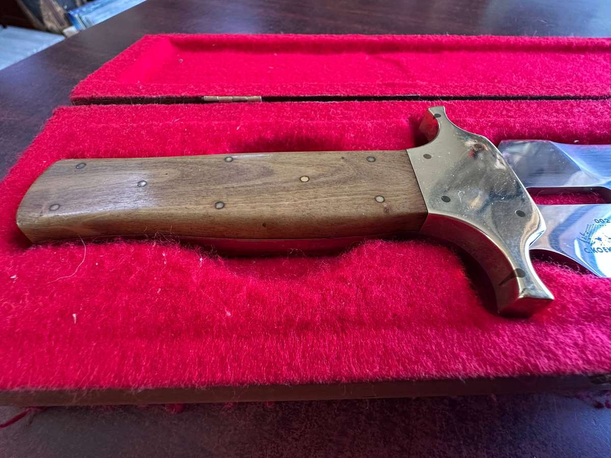 A stunning double side C. Koekemoer handmade knife in stunning display box
