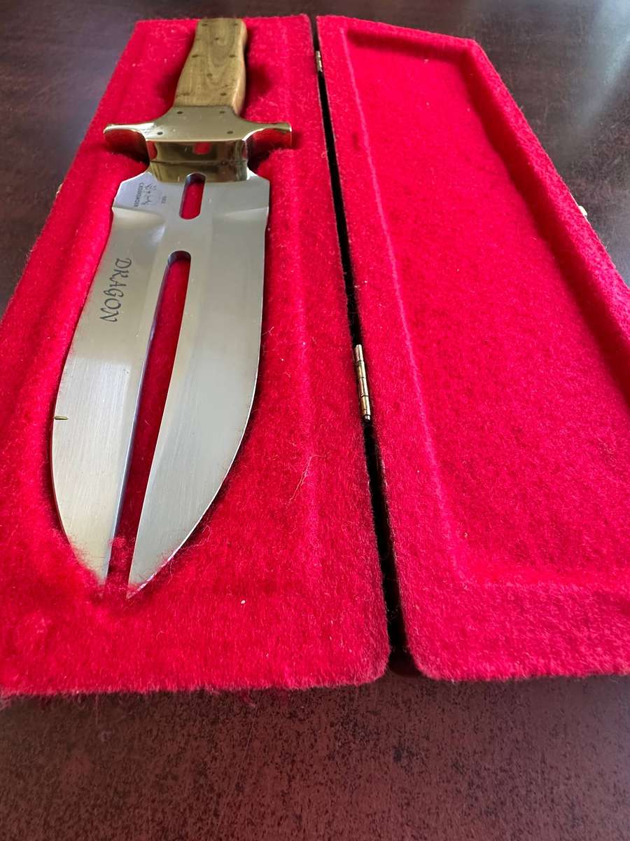 A stunning double side C. Koekemoer handmade knife in stunning display box