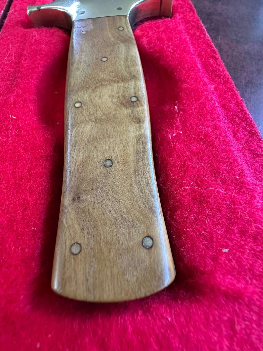A stunning double side C. Koekemoer handmade knife in stunning display box