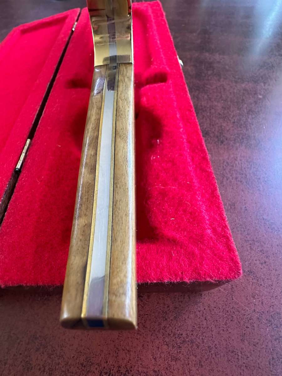 A stunning double side C. Koekemoer handmade knife in stunning display box